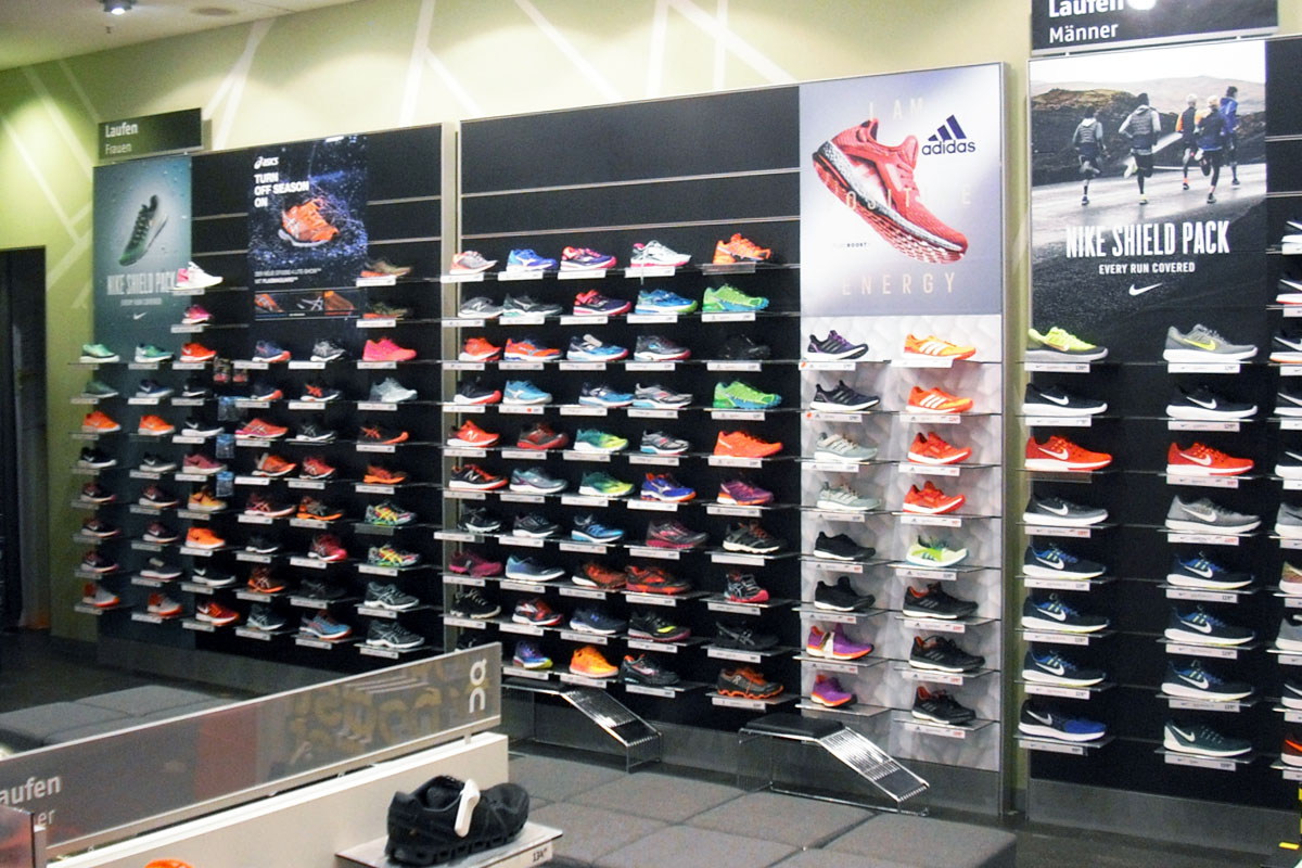 Display Adidas Store